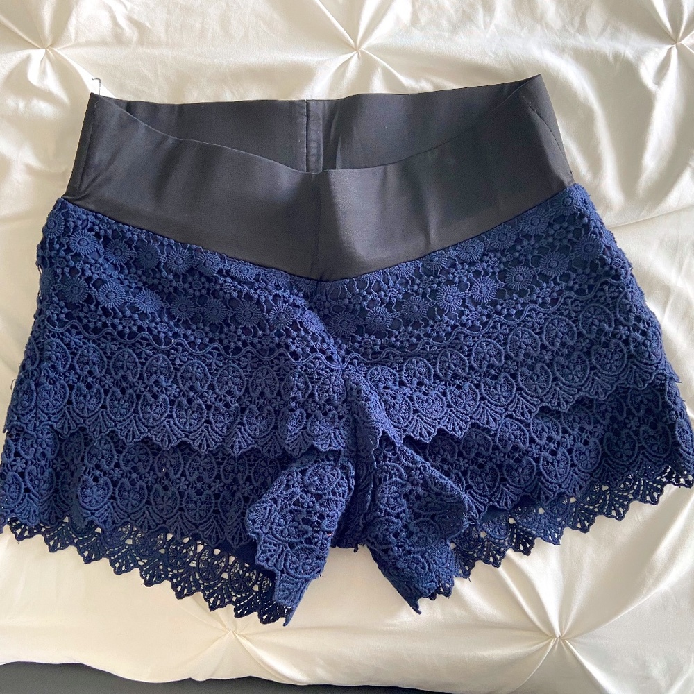 LOFT: Crocheted Maternity Shorts - size 6